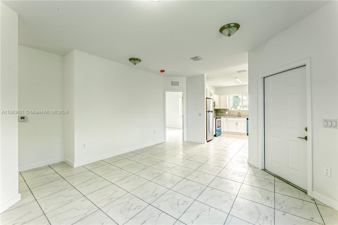 REPLAT OF SABAL GROVE - Residential Lease