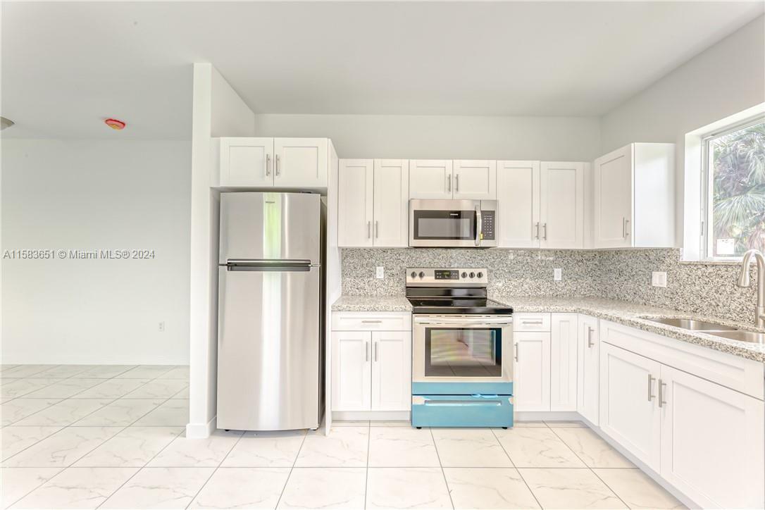 REPLAT OF SABAL GROVE - Residential Lease
