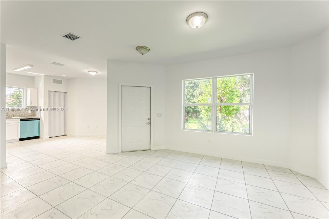 REPLAT OF SABAL GROVE - Residential Lease