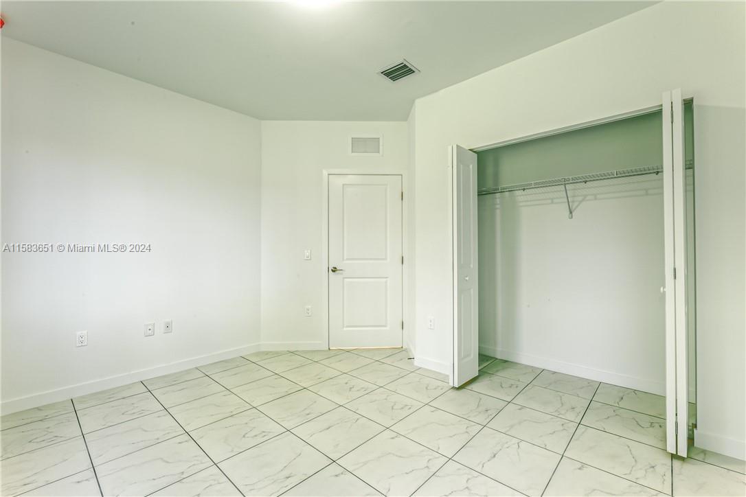 REPLAT OF SABAL GROVE - Residential Lease