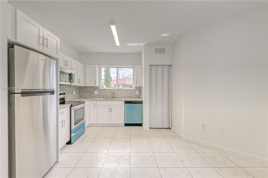 REPLAT OF SABAL GROVE - Residential Lease