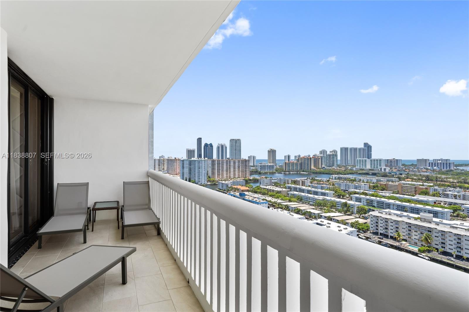 2000 ISL BLVD WILLIAMS IS - Residential