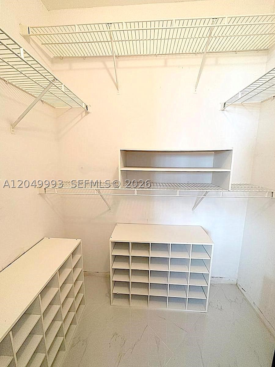 ISOLA CONDO - Residential