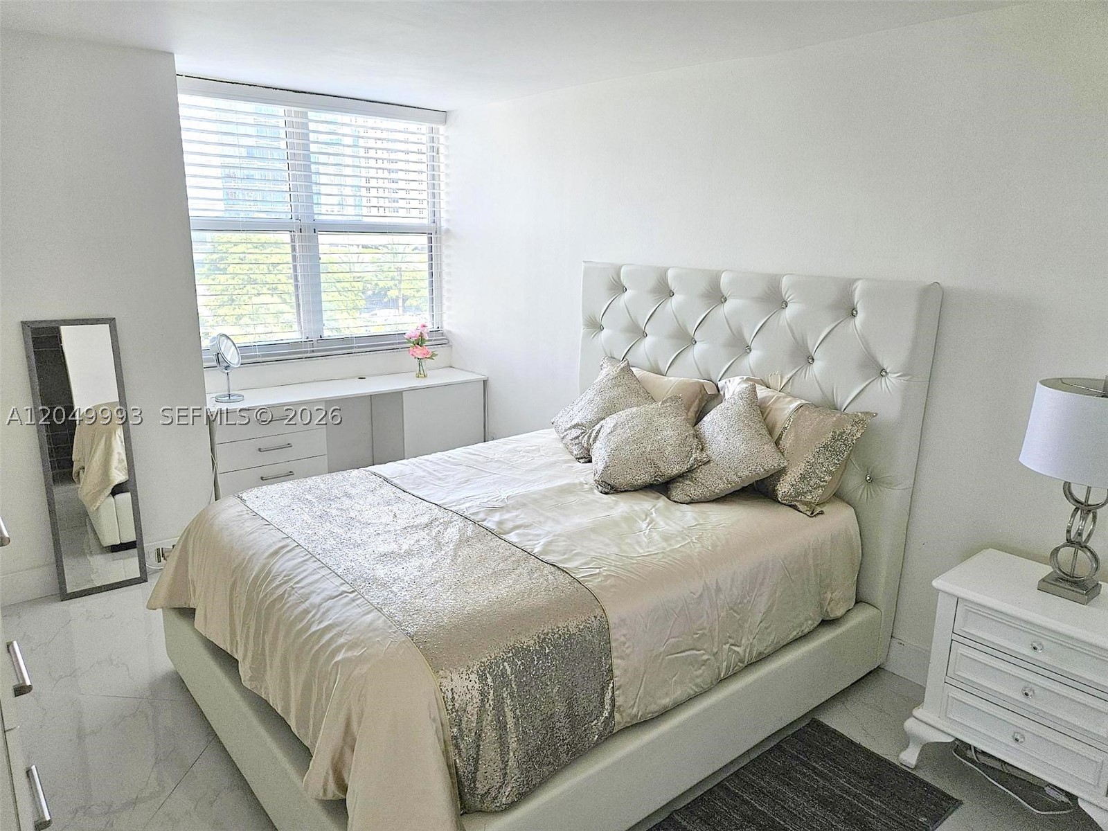 ISOLA CONDO - Residential