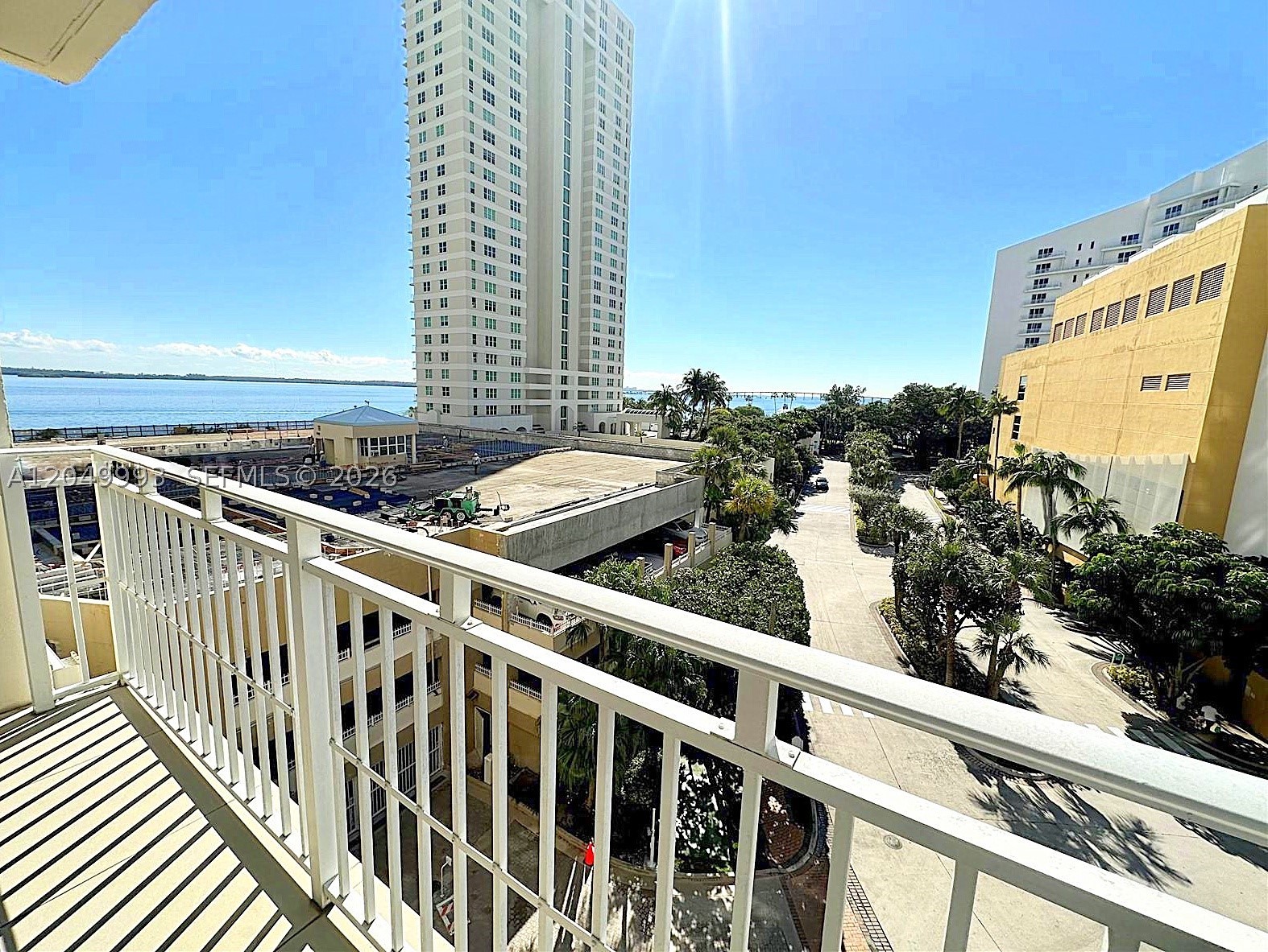 ISOLA CONDO - Residential