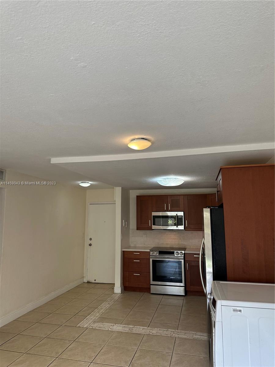 DORAL GARDENS II CONDO - Residential Lease