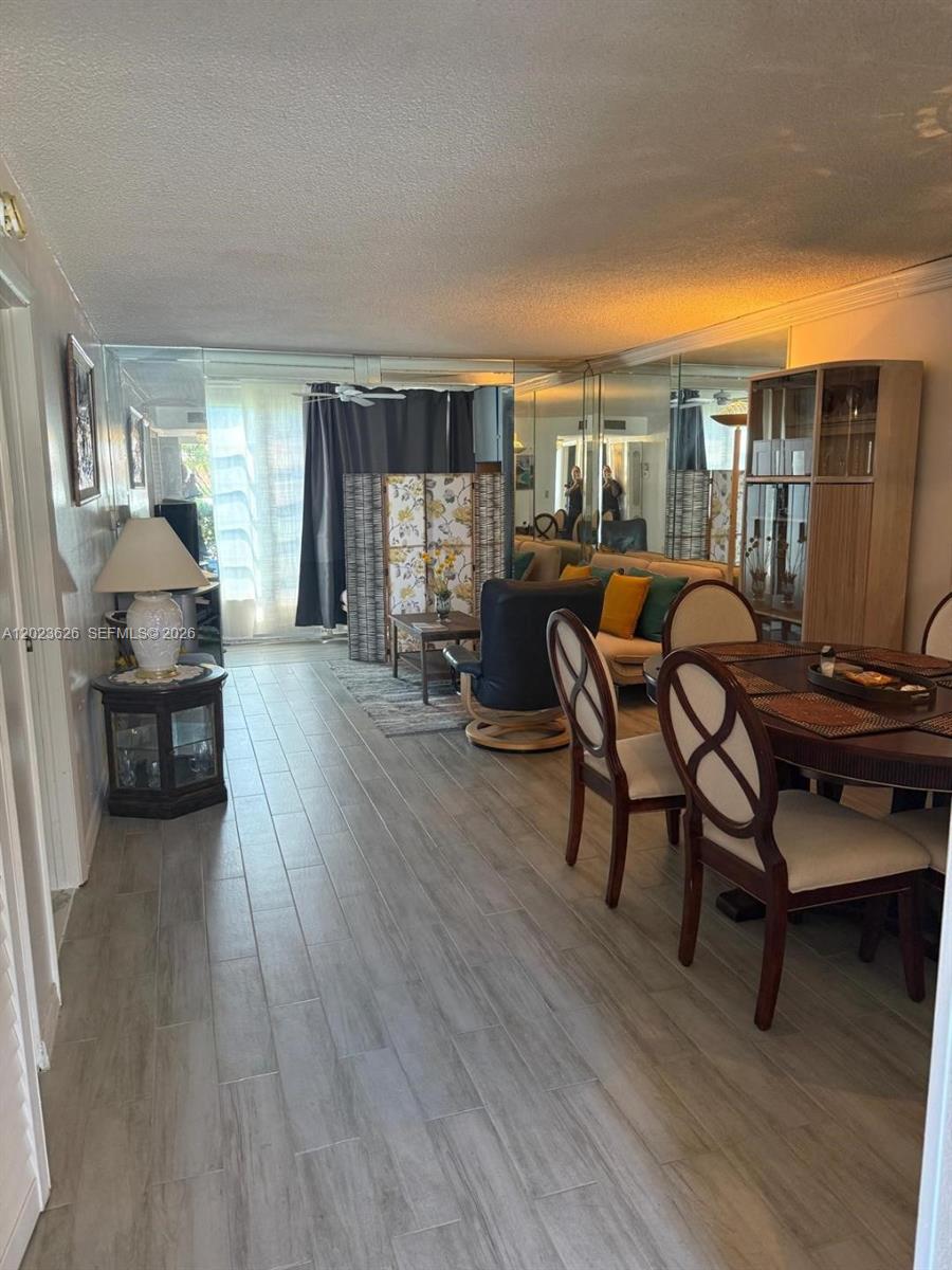 NICE, CLEAN AND BEAUTIFUL ONE AND HALF BEDROOM AND TWO BATHROOMS IN EXCELENTT CONDITION.  55 PLUS COMMUNITY  TILE FLOOR THROUGHTOUT AND WELL-MAINTAINED INTERIOR.  FURNITURE CAN REMAIN OR BE REMOVED.  OFFERING FLEXIBILITY FOR THE BUYER.  TURNKEY AND MOVE IN READY.  RELAX AND ENJOY PEACEFUL.  LOCATED IN THE PRIME SUNRISE LAKES GOLF COURSE COMMUNITY KNOWN FOR ITS QUIT, BEAUTIFULLY MAINTAINED SURROUNDINGS AND IGHLY ACTIVE CLUBHOUSE LIFESTYLE.
