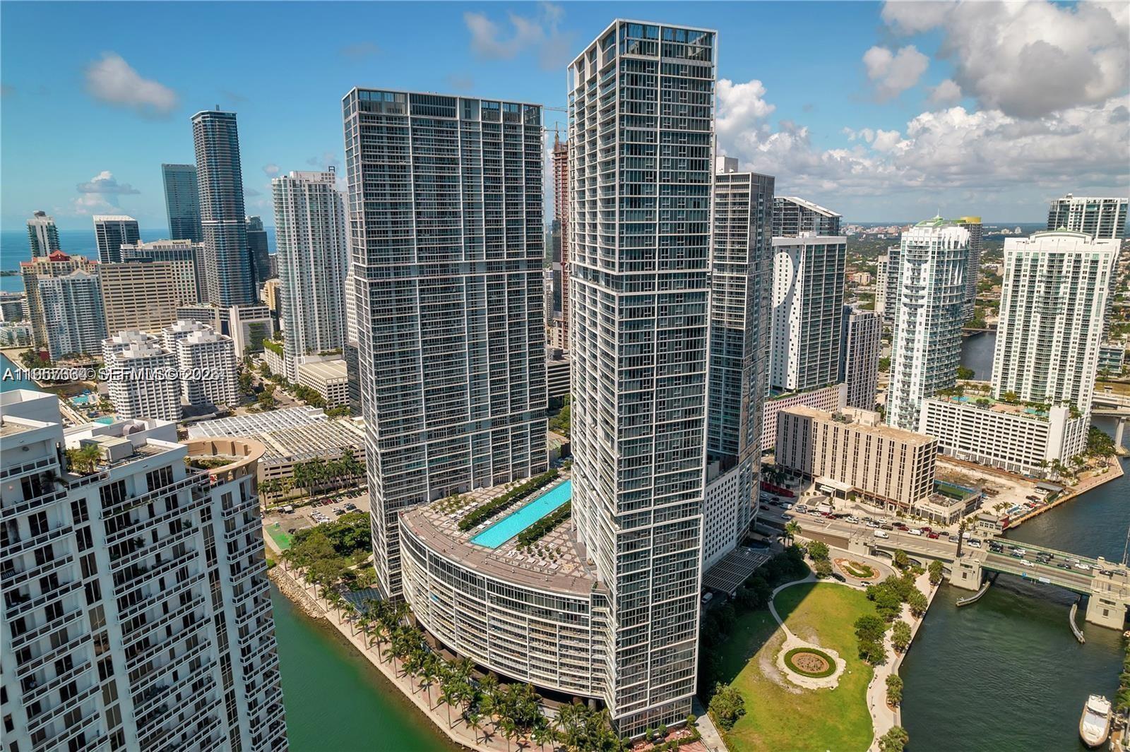 Welcome to Icon Brickell | High Floor | City & Water Views!
Bright and modern 1-bedroom on the 42nd floor at Icon Brickell. Floor-to-ceiling windows with stunning city and partial bay views, open layout, sleek kitchen with Italian cabinetry, granite countertops, stainless-steel appliances. 
Luxury full-service building with resort-style pool, spa, fitness center, concierge, valet, 24-hour security, two restaurants on site- Cipriani and La Cantina. Prime Brickell location—steps from Brickell City Centre, dining, nightlife, minutes away from Downtown.