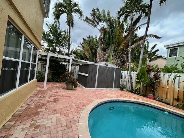 LANDINGS - Residential