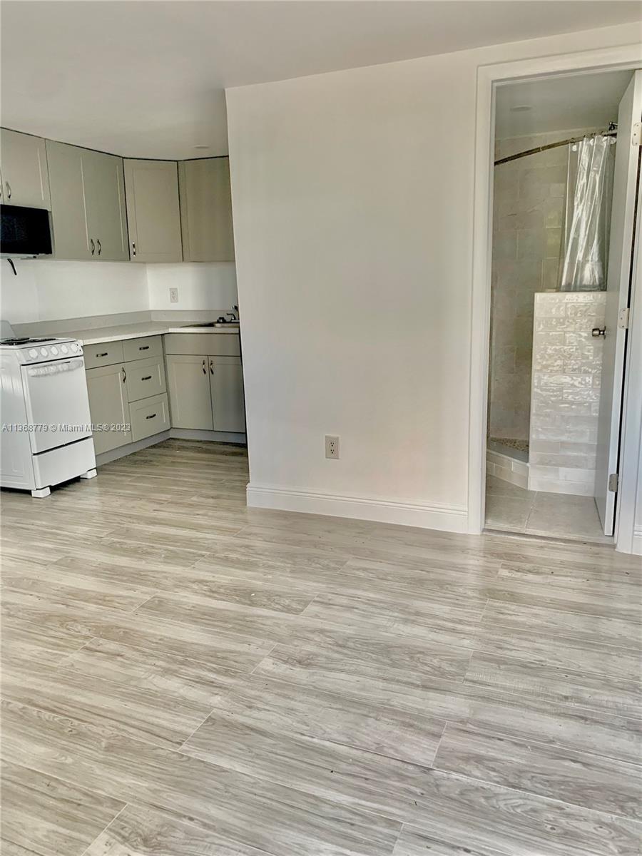 NORTH HOLLYWOOD - Residential Lease