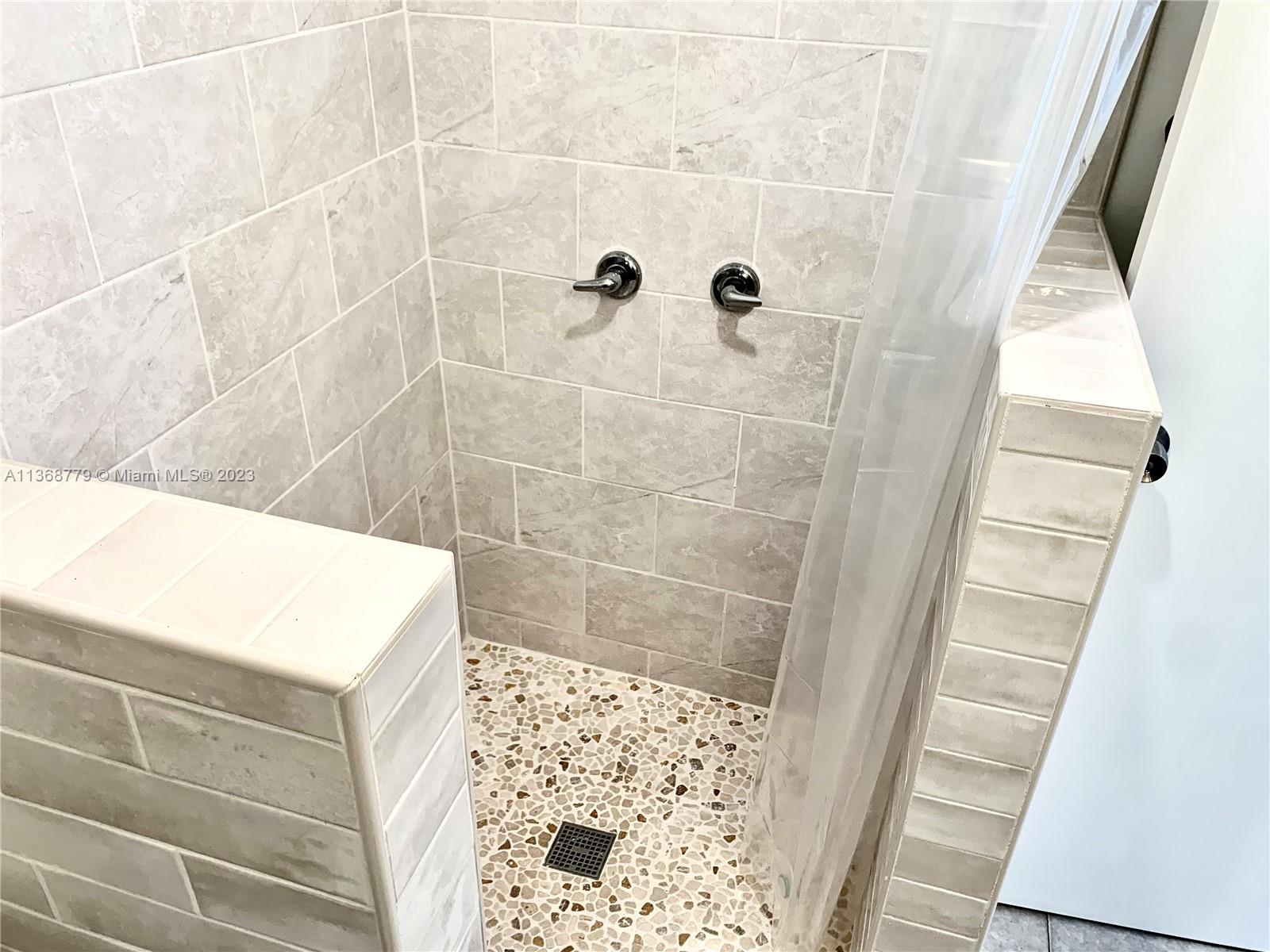 NORTH HOLLYWOOD - Residential Lease
