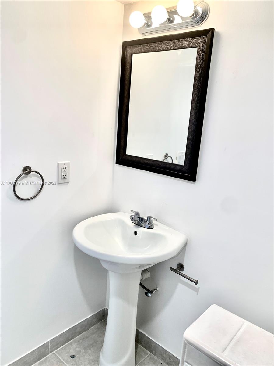 NORTH HOLLYWOOD - Residential Lease