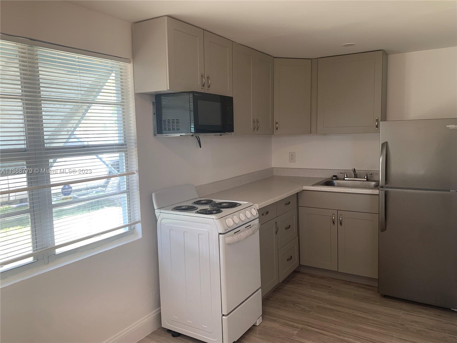 NORTH HOLLYWOOD - Residential Lease