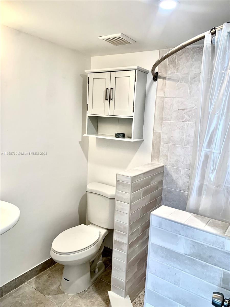 NORTH HOLLYWOOD - Residential Lease