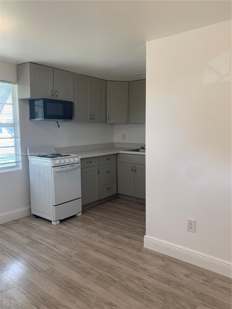 NORTH HOLLYWOOD - Residential Lease