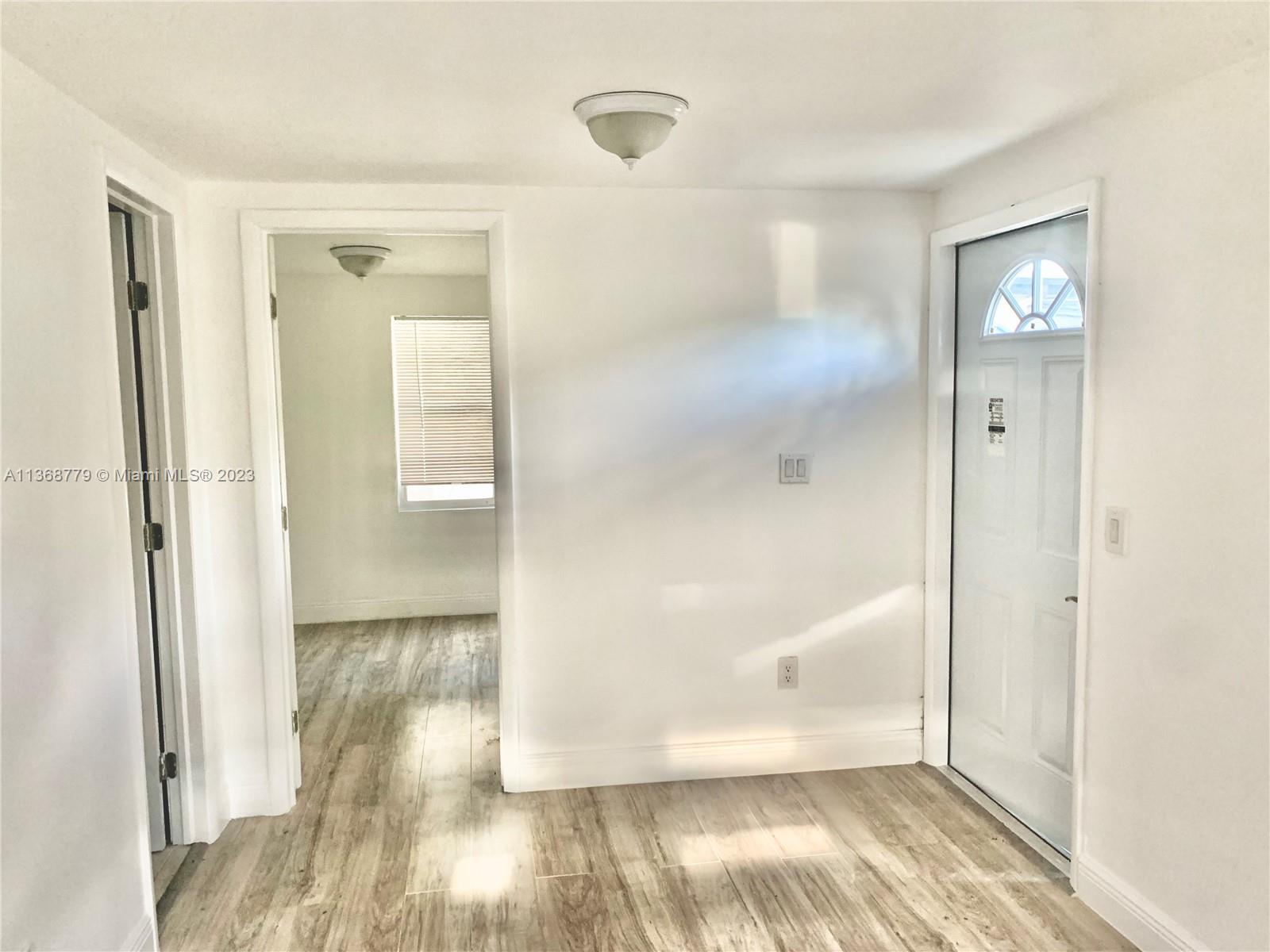 NORTH HOLLYWOOD - Residential Lease