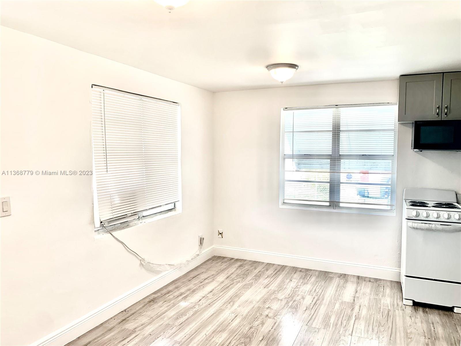 NORTH HOLLYWOOD - Residential Lease