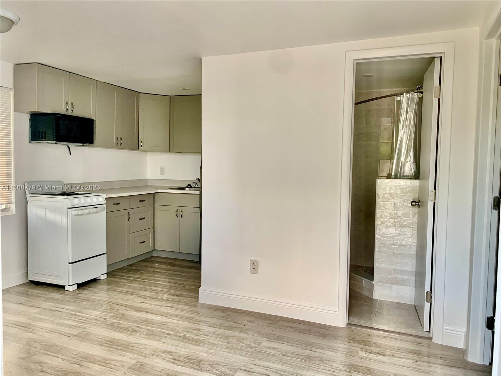 NORTH HOLLYWOOD - Residential Lease