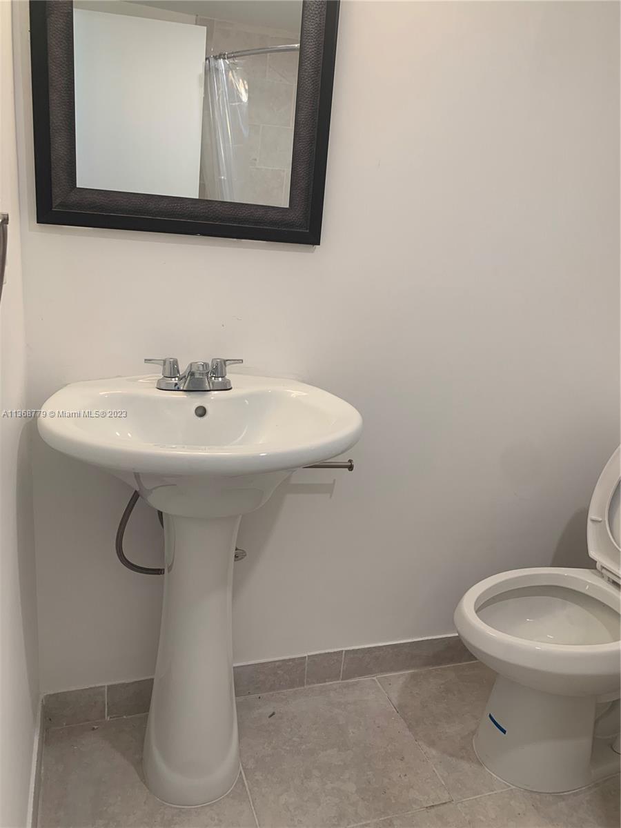 NORTH HOLLYWOOD - Residential Lease