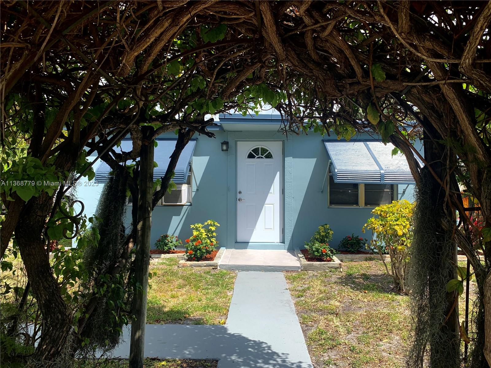 NORTH HOLLYWOOD - Residential Lease