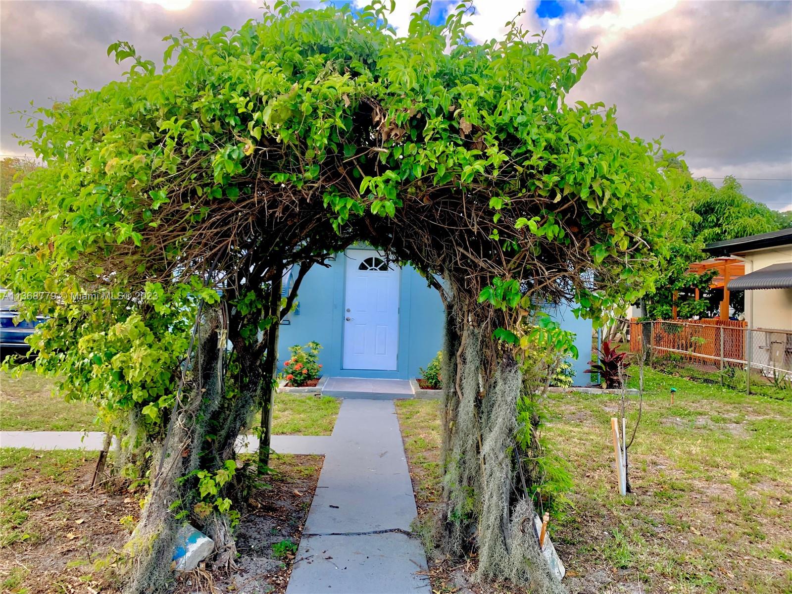 NORTH HOLLYWOOD - Residential Lease