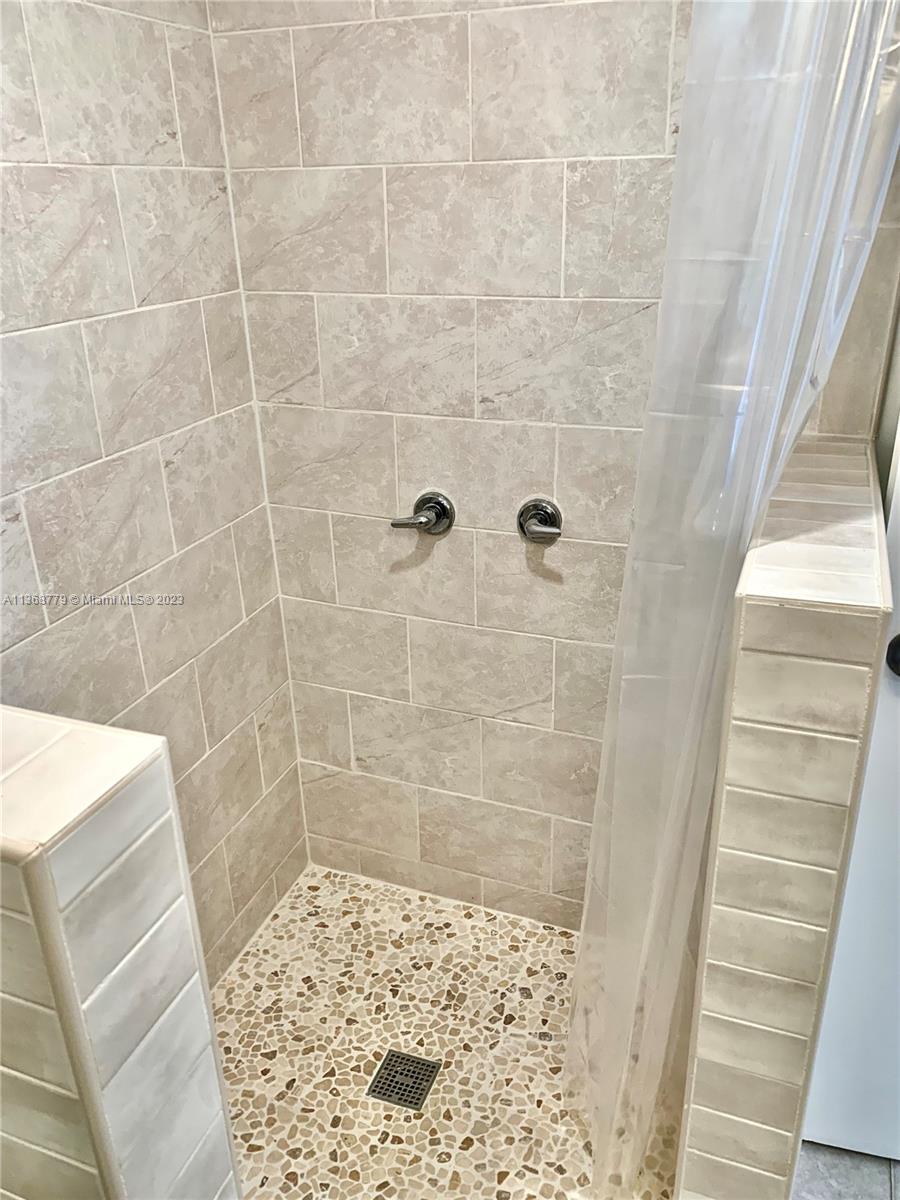 NORTH HOLLYWOOD - Residential Lease