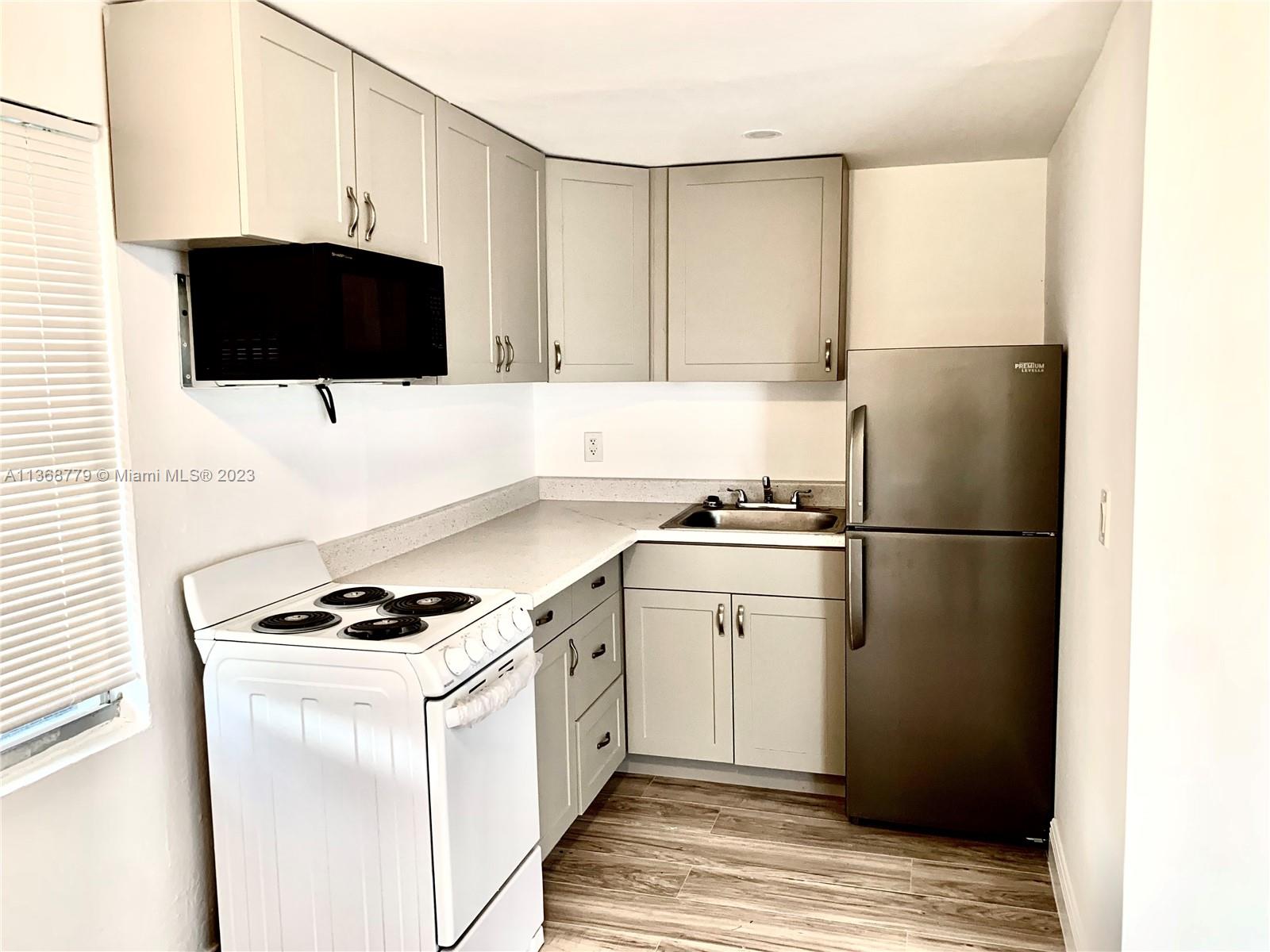 NORTH HOLLYWOOD - Residential Lease