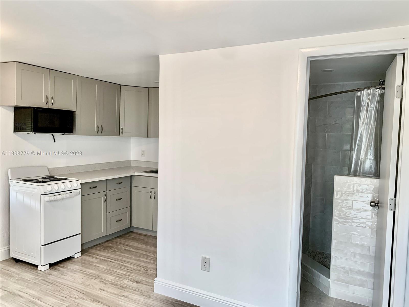 NORTH HOLLYWOOD - Residential Lease