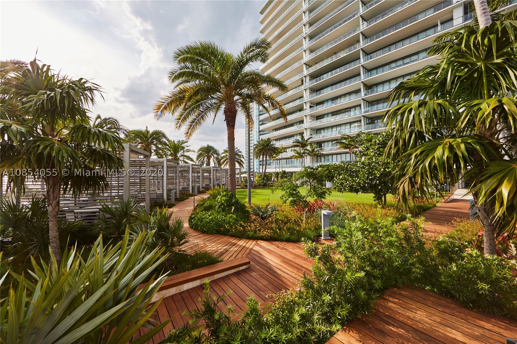 APOGEE CONDO - Residential
