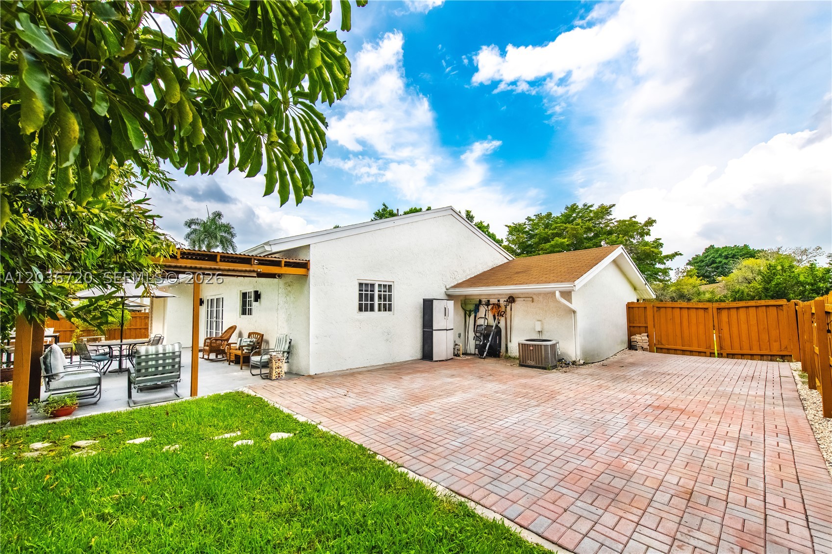 BONAVENTURE LAKES - Residential