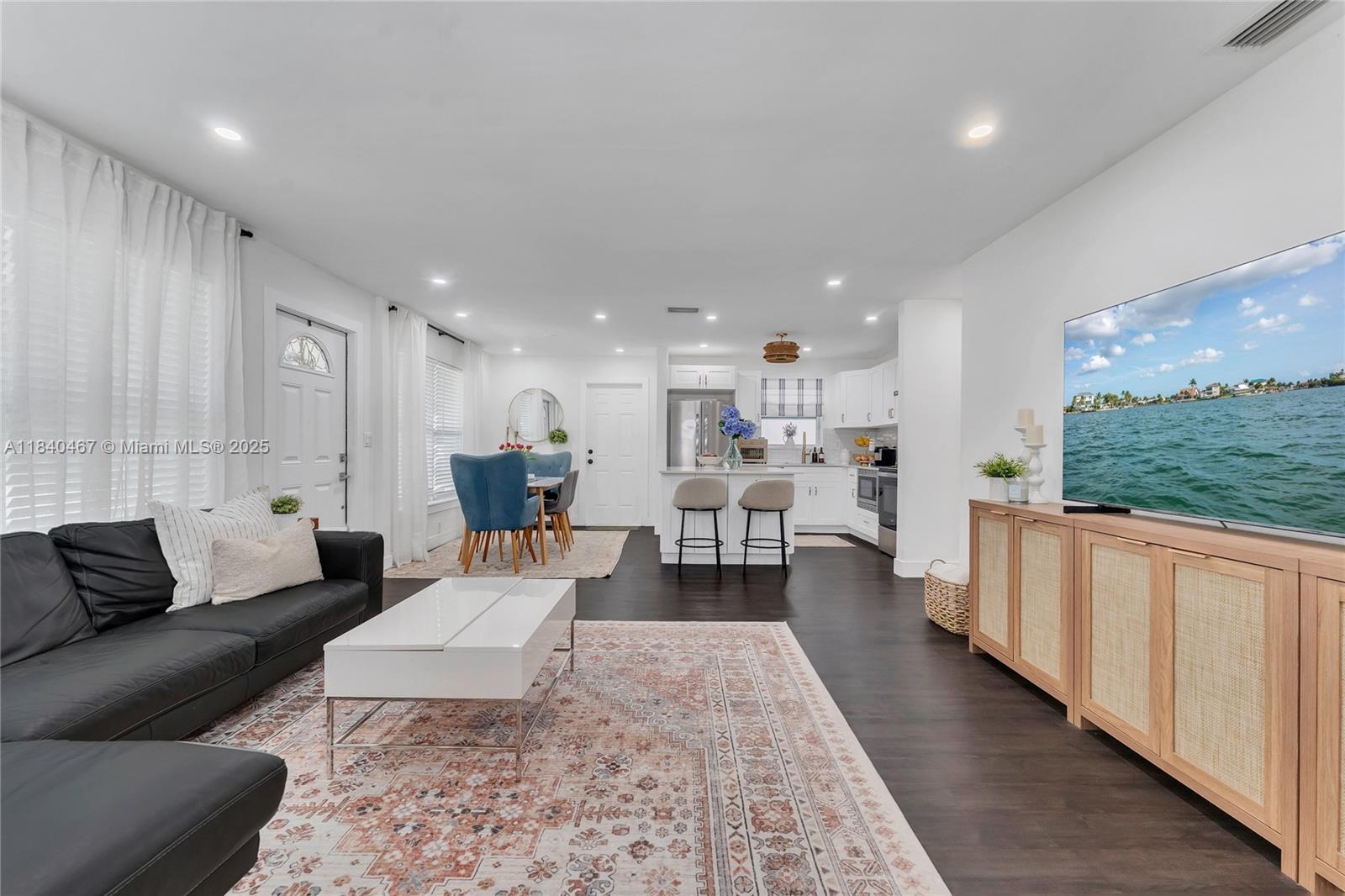 HOLLYWOOD LITTLE RANCHES - Residential