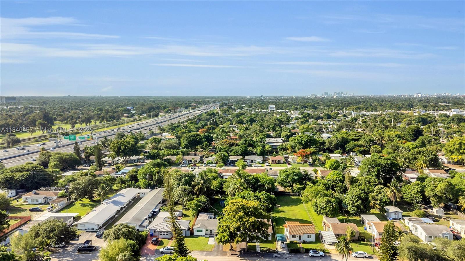 HOLLYWOOD LITTLE RANCHES - Residential