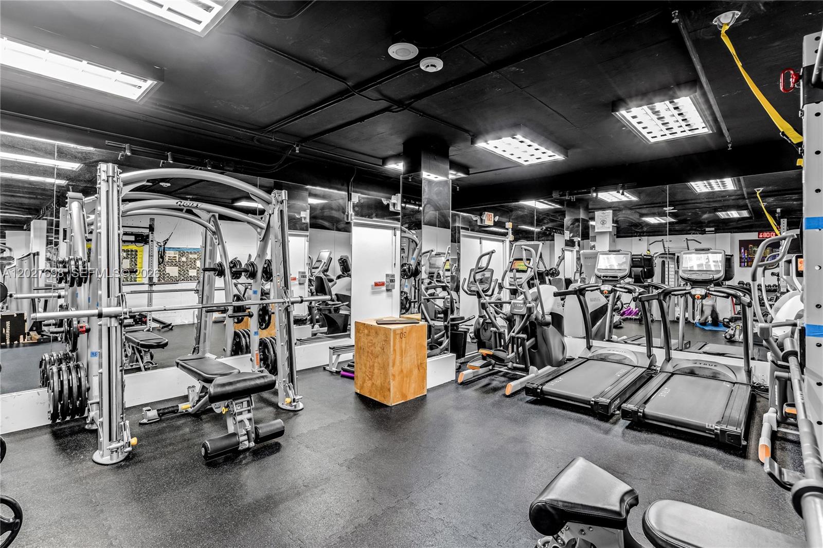 COMMODORE CLUB SOUTH COND - Residential Lease