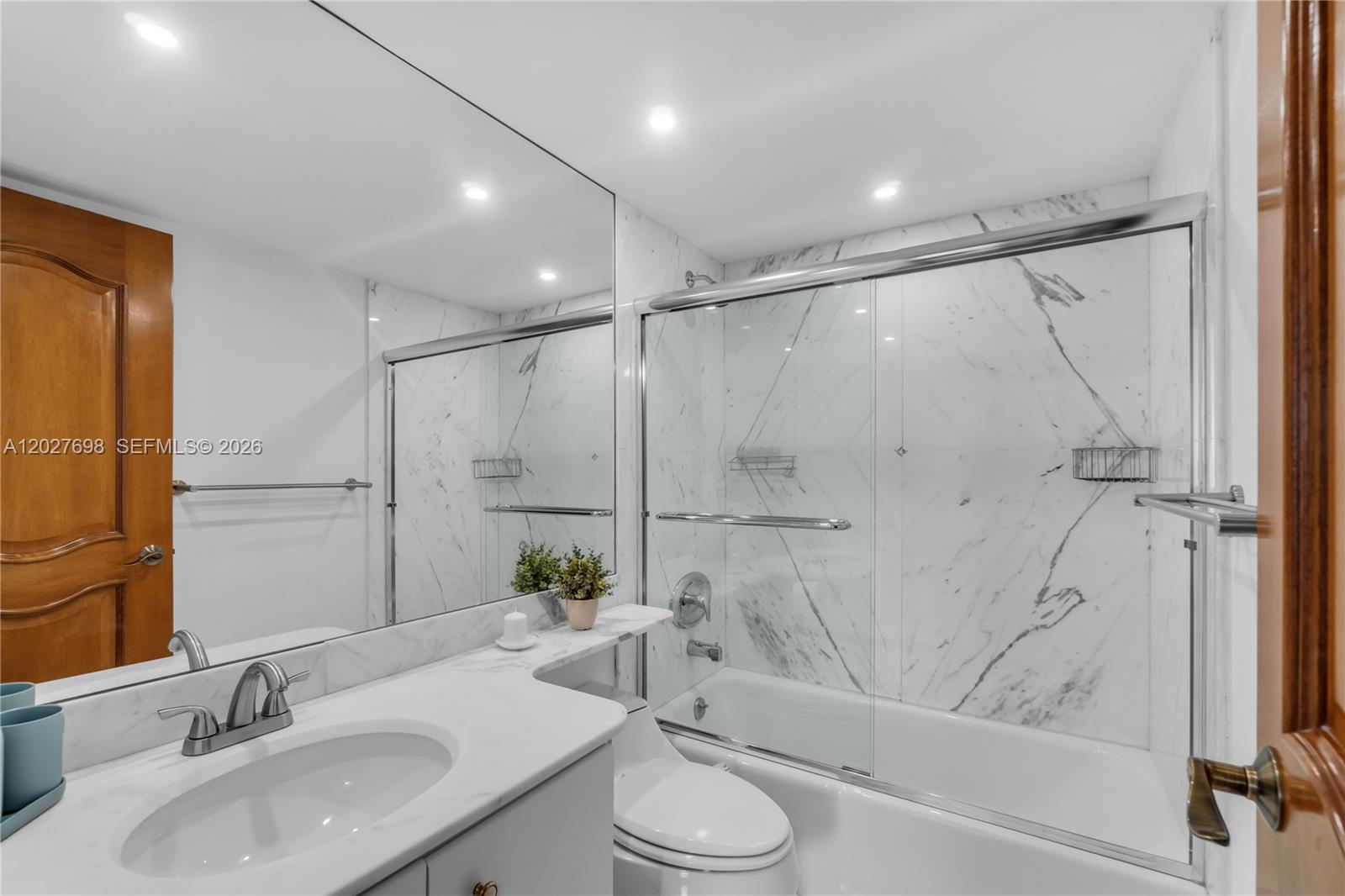 COMMODORE CLUB SOUTH COND - Residential Lease