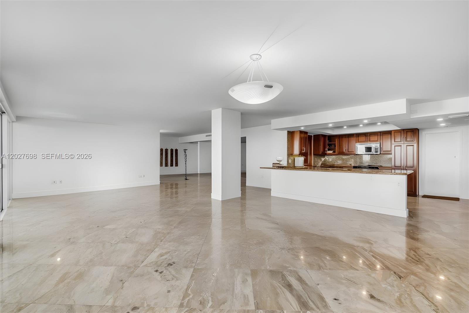 COMMODORE CLUB SOUTH COND - Residential Lease