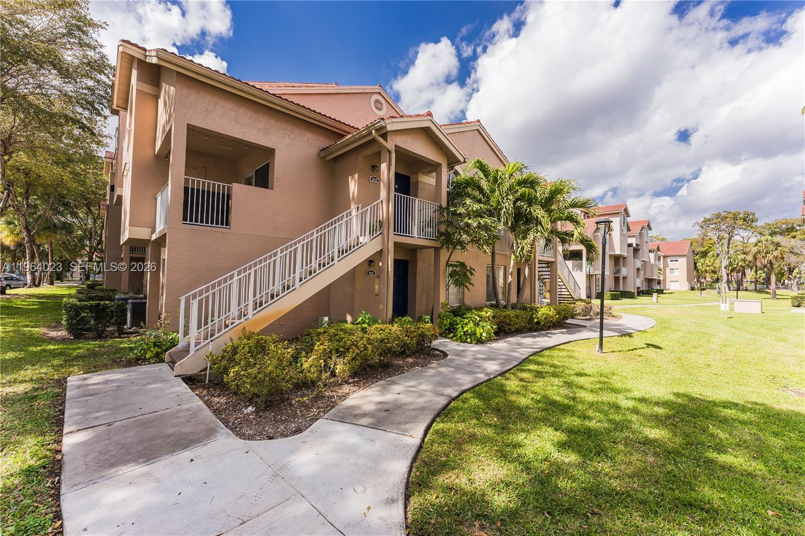 ROYAL PALM PLACE - Residential