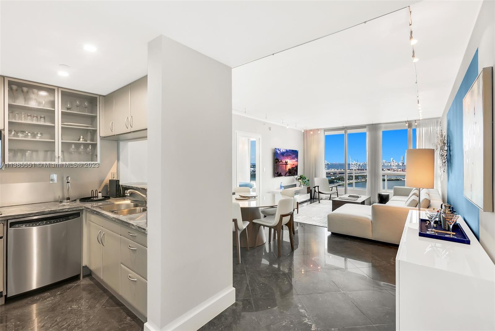 THE BENTLEY BAY CONDO - Residential Lease