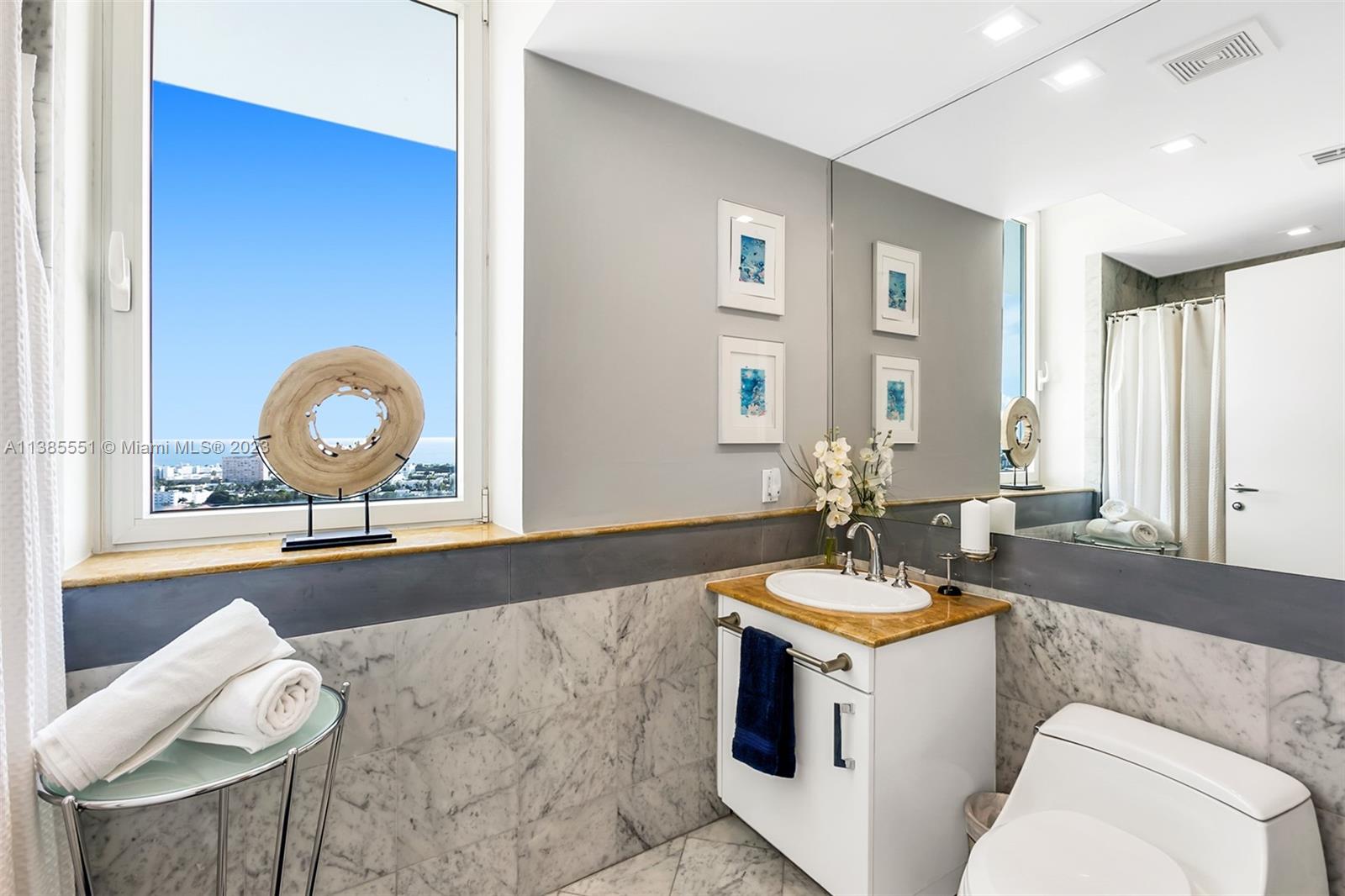 THE BENTLEY BAY CONDO - Residential Lease