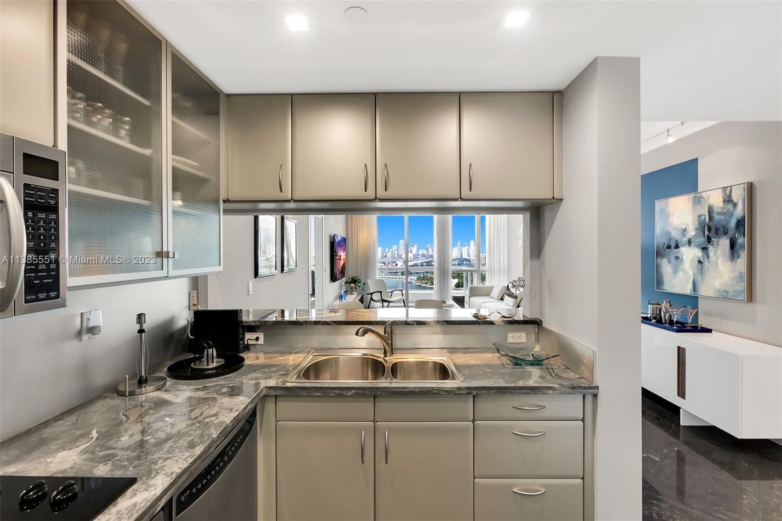 THE BENTLEY BAY CONDO - Residential Lease