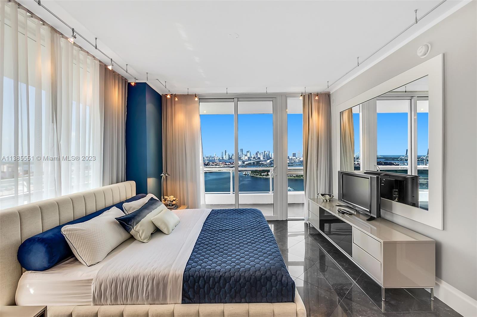 THE BENTLEY BAY CONDO - Residential Lease