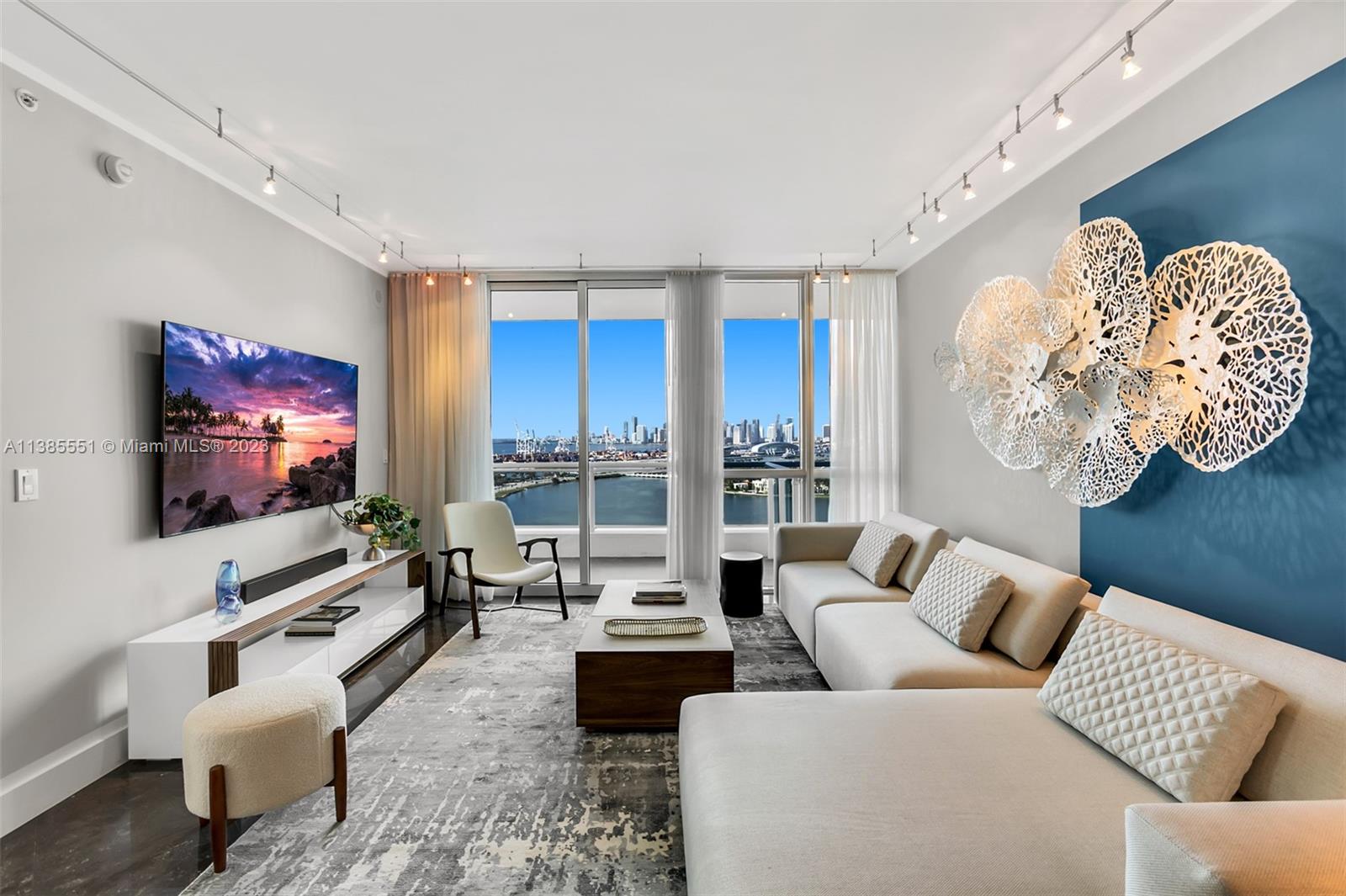 FULLY FURNISHED, UNIT AVAILABLE FOR RENT JUNE 1st. Available for 3mo, 6 mo, and 1 year.