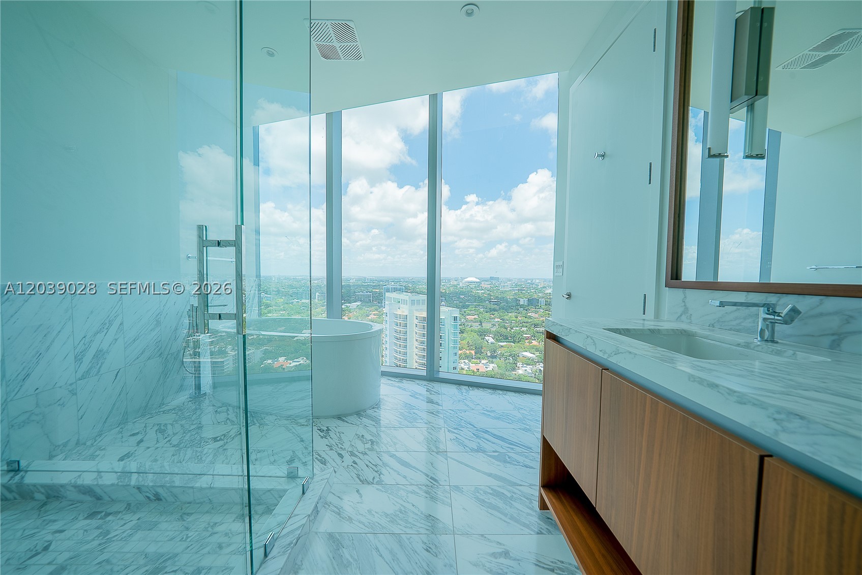 Una Residences - Residential