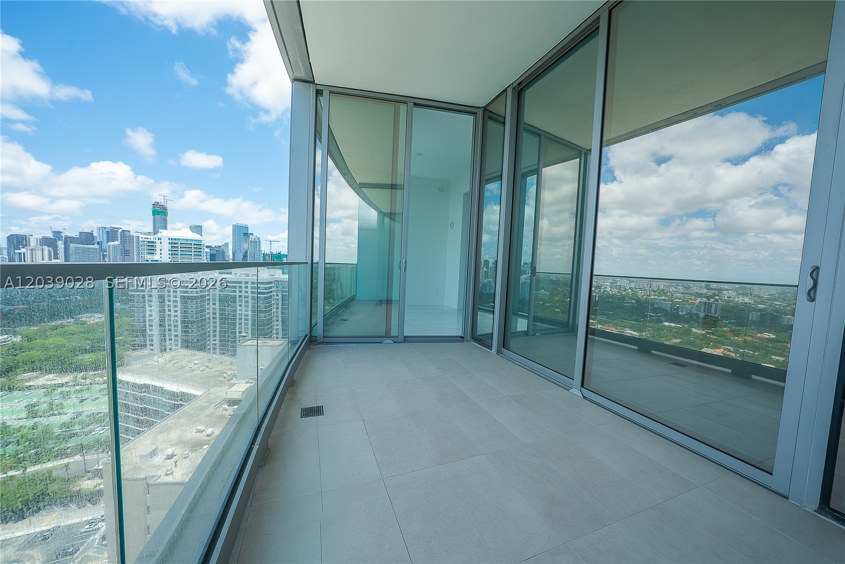 Una Residences - Residential