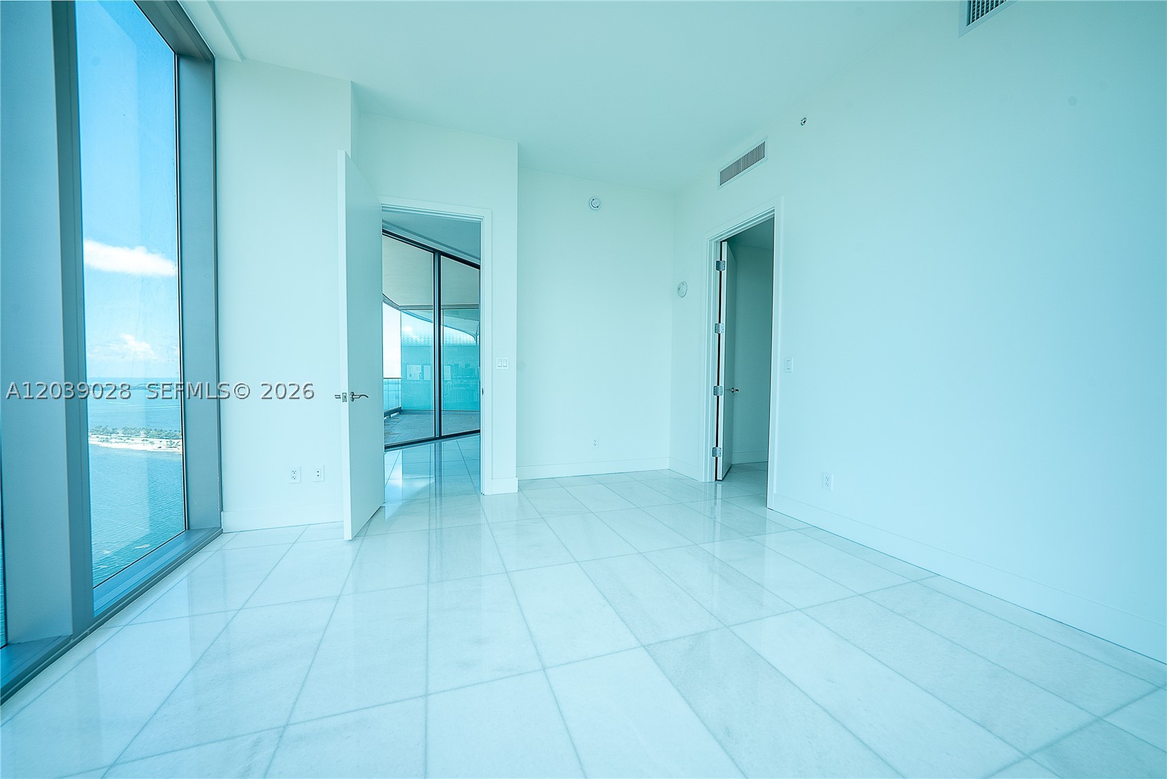 Una Residences - Residential