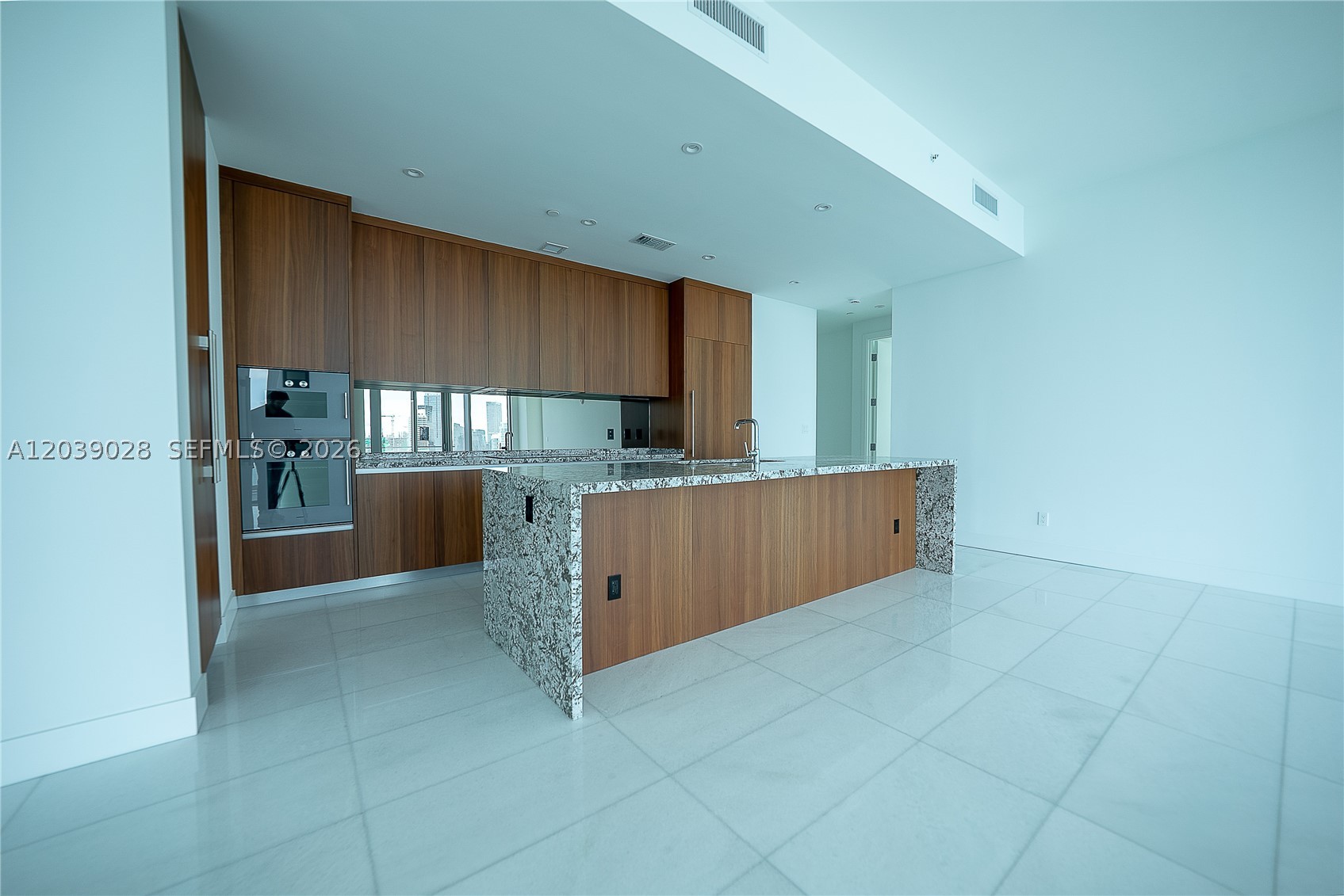 Una Residences - Residential