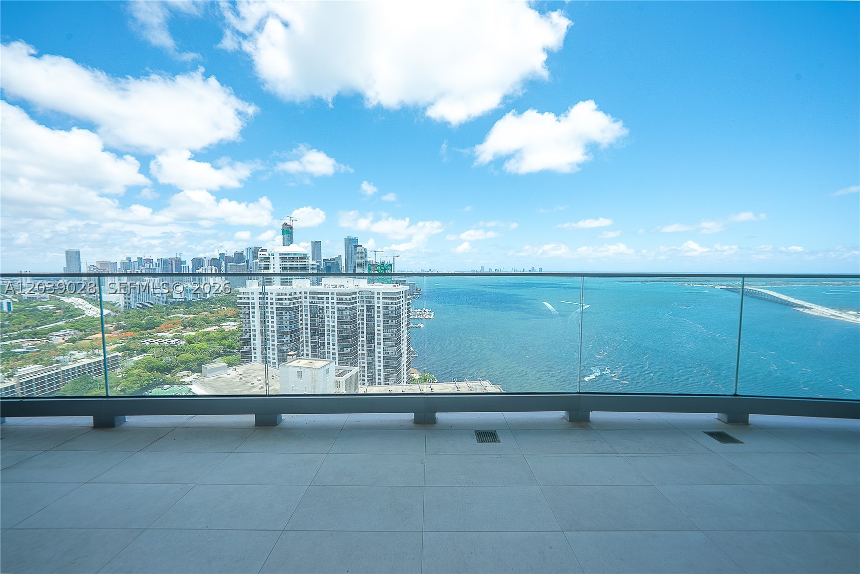Una Residences - Residential