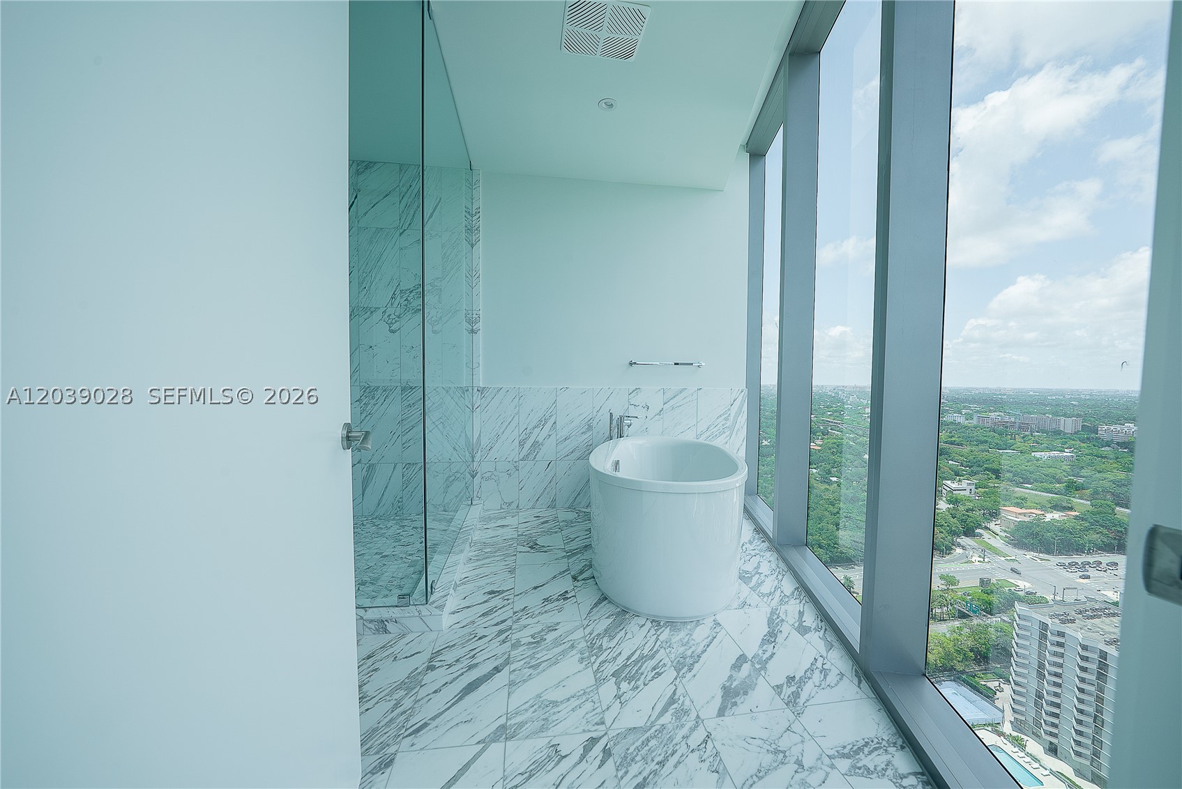 Una Residences - Residential