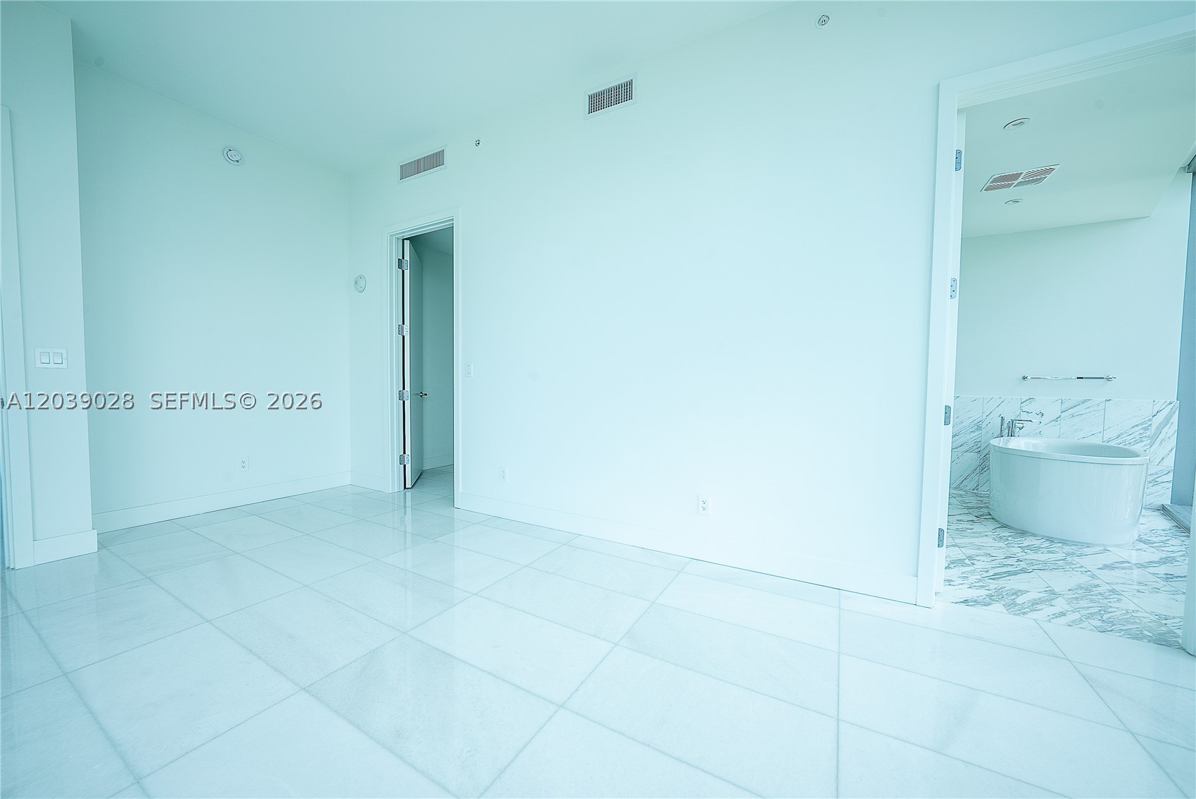 Una Residences - Residential
