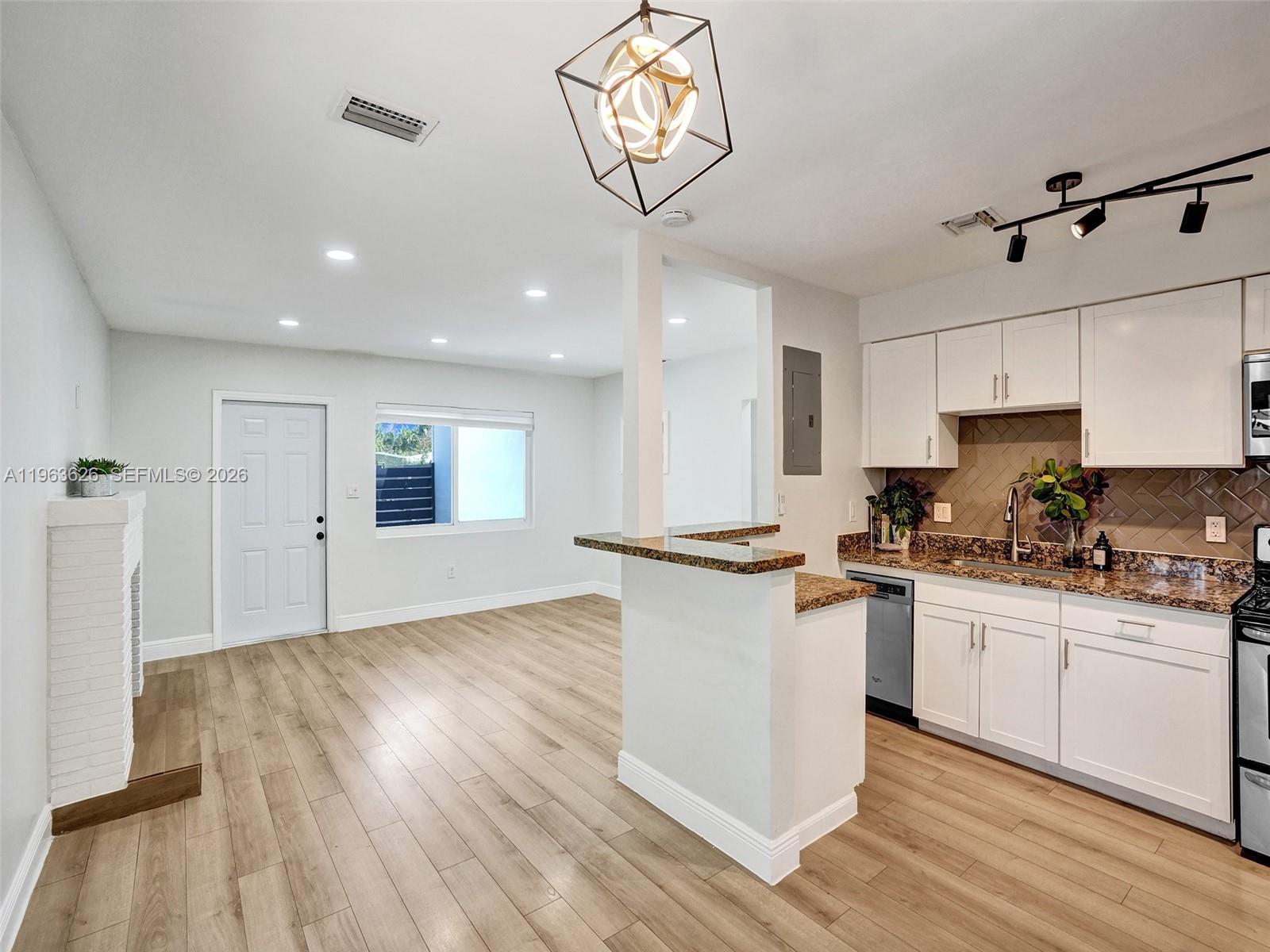 ALLENWOOD - Residential Lease