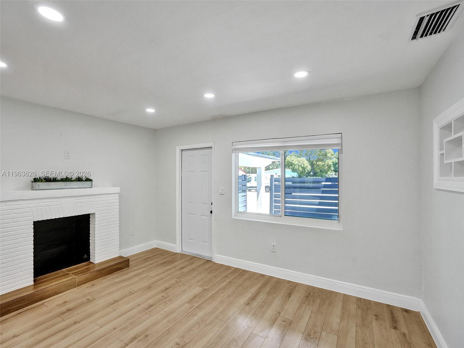ALLENWOOD - Residential Lease